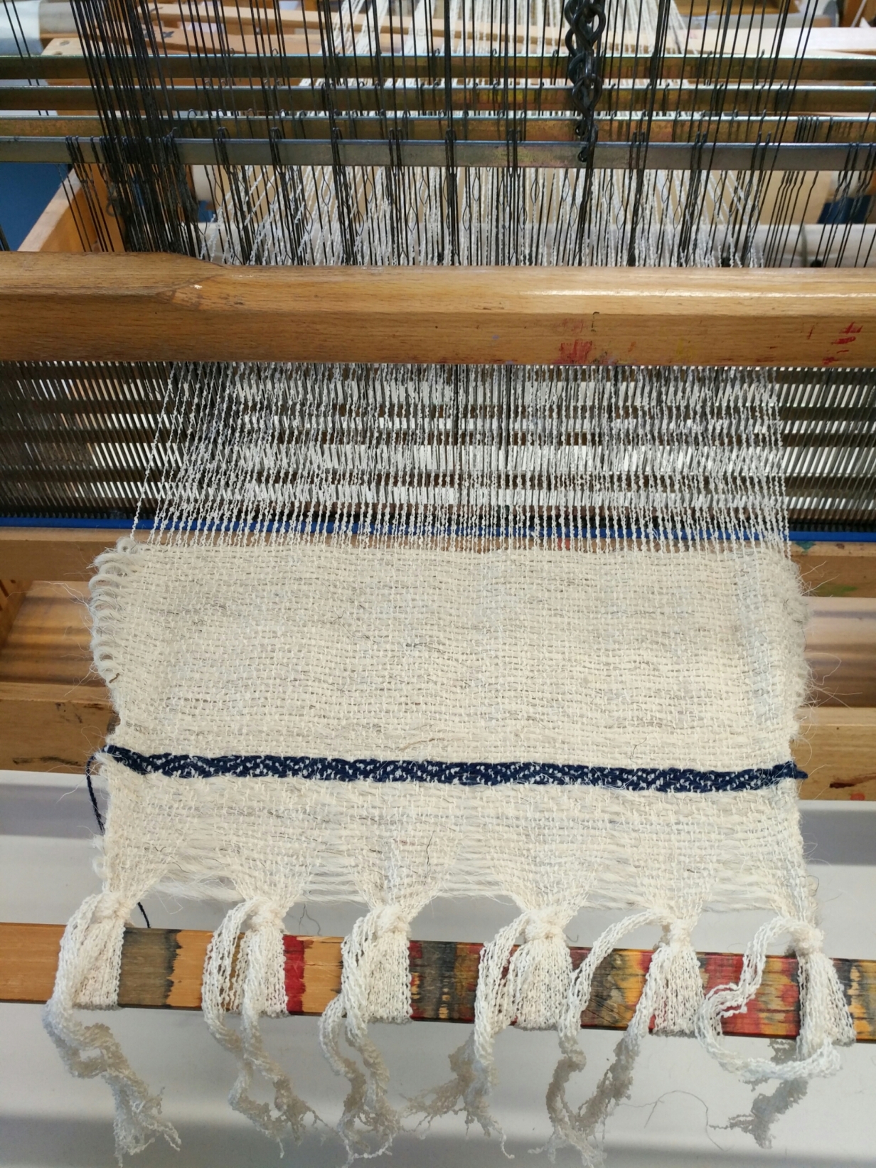 cloth weaving loom